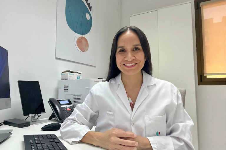 Doctora en consulta